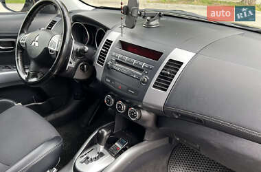 Внедорожник / Кроссовер Mitsubishi Outlander 2011 в 