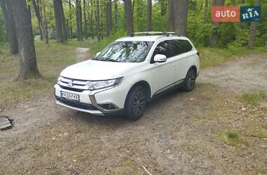 Позашляховик / Кросовер Mitsubishi Outlander 2017 в 