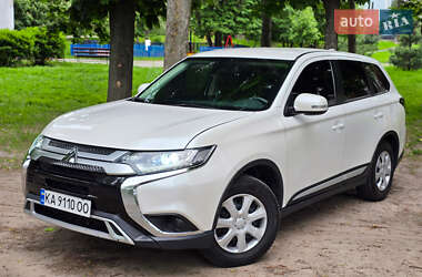 Позашляховик / Кросовер Mitsubishi Outlander 2019 в Києві