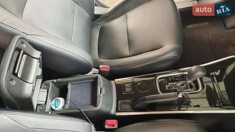 Внедорожник / Кроссовер Mitsubishi Outlander 2017 в Виннице