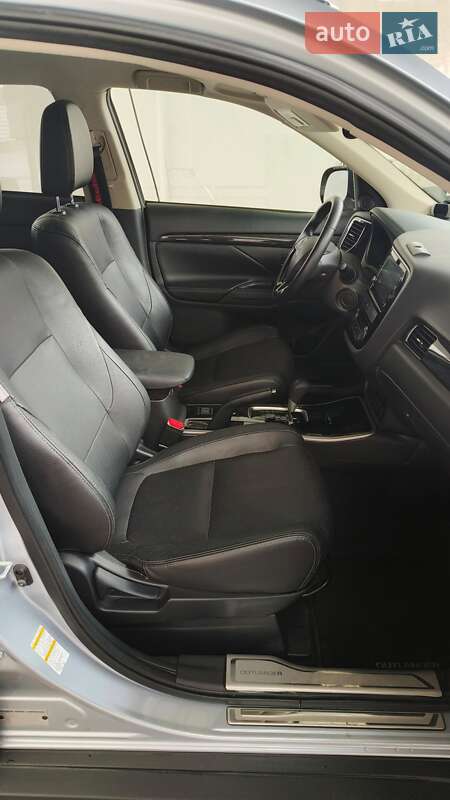 Внедорожник / Кроссовер Mitsubishi Outlander 2017 в Виннице