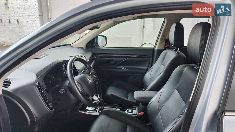 Внедорожник / Кроссовер Mitsubishi Outlander 2017 в Виннице