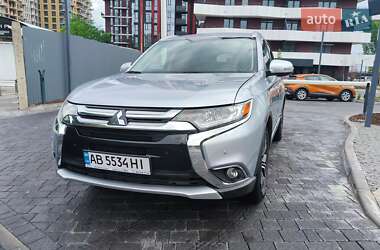 Внедорожник / Кроссовер Mitsubishi Outlander 2017 в 