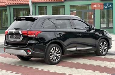 Внедорожник / Кроссовер Mitsubishi Outlander 2021 в 