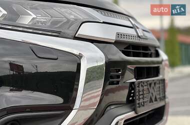 Внедорожник / Кроссовер Mitsubishi Outlander 2021 в 