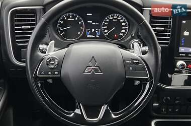 Внедорожник / Кроссовер Mitsubishi Outlander 2021 в 