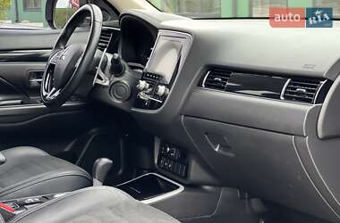 Внедорожник / Кроссовер Mitsubishi Outlander 2021 в 