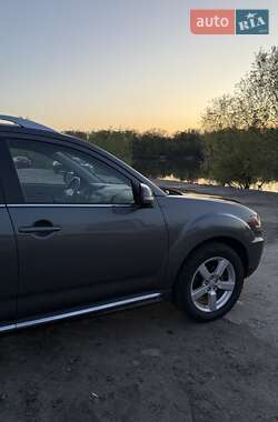 Внедорожник / Кроссовер Mitsubishi Outlander 2010 в 