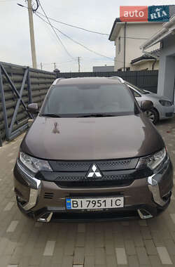 Внедорожник / Кроссовер Mitsubishi Outlander 2019 в Полтаве