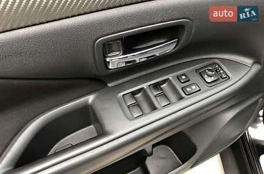 Внедорожник / Кроссовер Mitsubishi Outlander 2013 в 