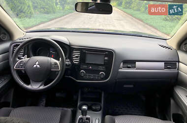 Внедорожник / Кроссовер Mitsubishi Outlander 2013 в 