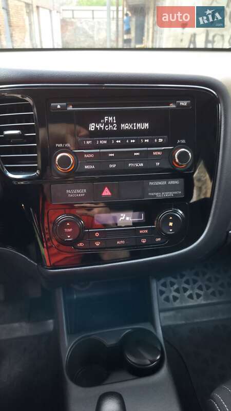 Позашляховик / Кросовер Mitsubishi Outlander 2016 в Харкові
