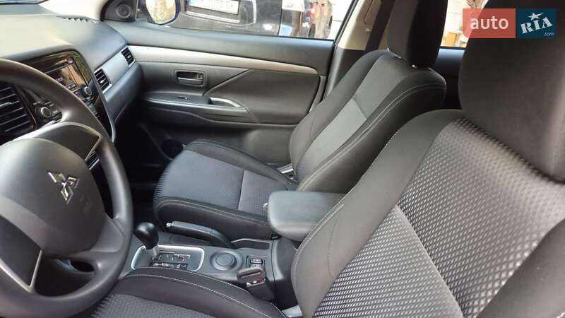 Позашляховик / Кросовер Mitsubishi Outlander 2016 в Харкові