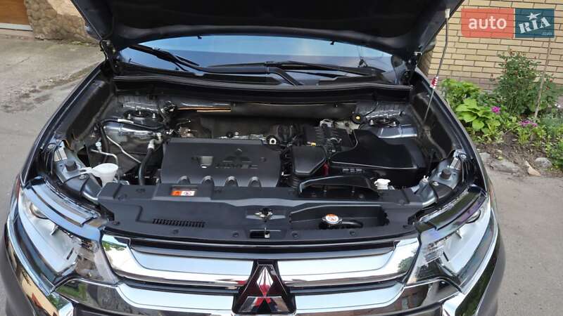 Позашляховик / Кросовер Mitsubishi Outlander 2016 в Харкові