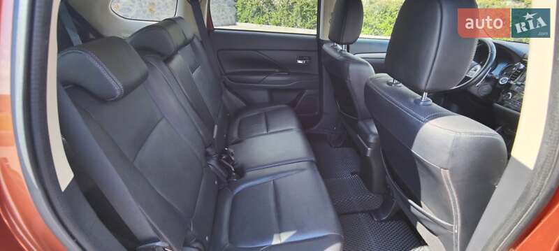 Позашляховик / Кросовер Mitsubishi Outlander 2013 в Погребище