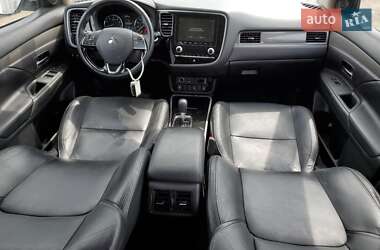 Внедорожник / Кроссовер Mitsubishi Outlander 2020 в 