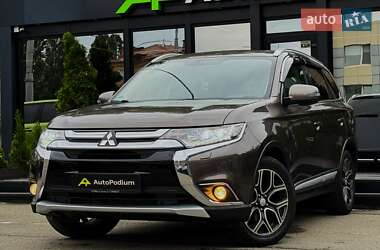 Позашляховик / Кросовер Mitsubishi Outlander 2015 в Києві