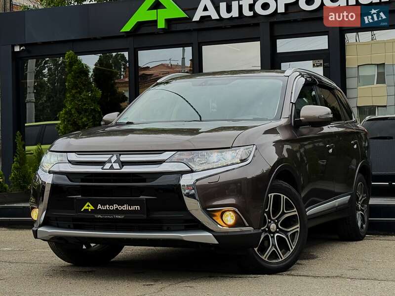 Позашляховик / Кросовер Mitsubishi Outlander 2015 в 
