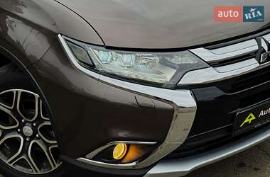 Позашляховик / Кросовер Mitsubishi Outlander 2015 в 