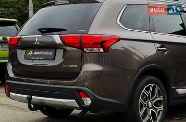 Позашляховик / Кросовер Mitsubishi Outlander 2015 в 