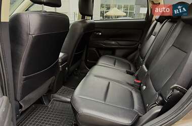 Позашляховик / Кросовер Mitsubishi Outlander 2015 в 