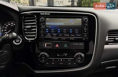 Позашляховик / Кросовер Mitsubishi Outlander 2015 в 