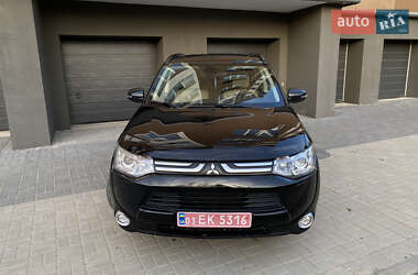 Позашляховик / Кросовер Mitsubishi Outlander 2013 в 