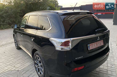 Позашляховик / Кросовер Mitsubishi Outlander 2013 в 