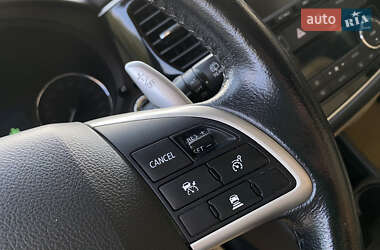 Позашляховик / Кросовер Mitsubishi Outlander 2013 в 