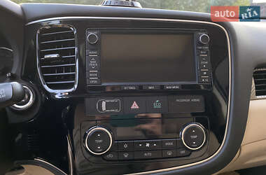 Позашляховик / Кросовер Mitsubishi Outlander 2013 в 