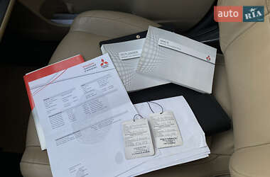 Позашляховик / Кросовер Mitsubishi Outlander 2013 в 