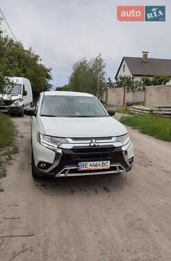 Внедорожник / Кроссовер Mitsubishi Outlander 2018 в Николаеве