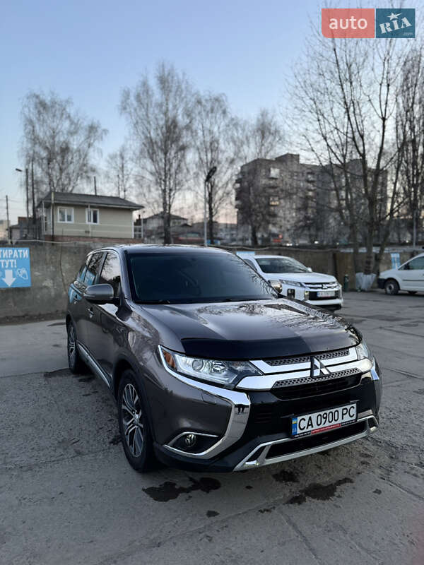 Внедорожник / Кроссовер Mitsubishi Outlander 2019 в Монастырище