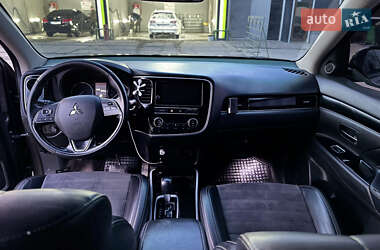 Внедорожник / Кроссовер Mitsubishi Outlander 2019 в 