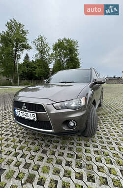 Внедорожник / Кроссовер Mitsubishi Outlander 2010 в Коломые