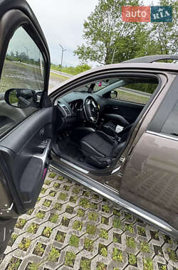 Позашляховик / Кросовер Mitsubishi Outlander 2010 в 