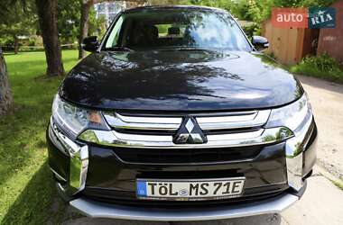 Внедорожник / Кроссовер Mitsubishi Outlander 2019 в 