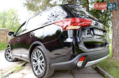 Внедорожник / Кроссовер Mitsubishi Outlander 2019 в 