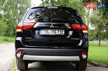 Внедорожник / Кроссовер Mitsubishi Outlander 2019 в 
