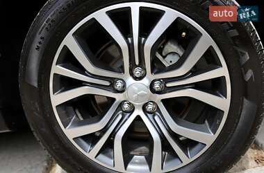 Внедорожник / Кроссовер Mitsubishi Outlander 2019 в 