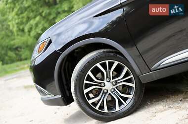 Внедорожник / Кроссовер Mitsubishi Outlander 2019 в 