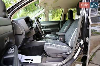 Внедорожник / Кроссовер Mitsubishi Outlander 2019 в 
