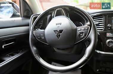 Внедорожник / Кроссовер Mitsubishi Outlander 2019 в 