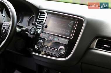 Внедорожник / Кроссовер Mitsubishi Outlander 2019 в 