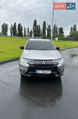 Внедорожник / Кроссовер Mitsubishi Outlander 2020 в 