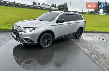 Внедорожник / Кроссовер Mitsubishi Outlander 2020 в 