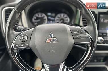 Внедорожник / Кроссовер Mitsubishi Outlander 2020 в 