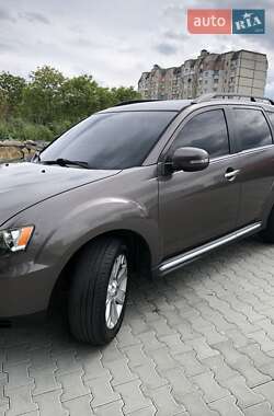 Внедорожник / Кроссовер Mitsubishi Outlander 2011 в 