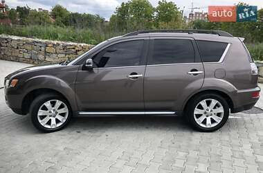Внедорожник / Кроссовер Mitsubishi Outlander 2011 в 