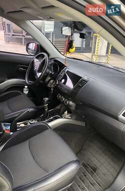Внедорожник / Кроссовер Mitsubishi Outlander 2011 в 